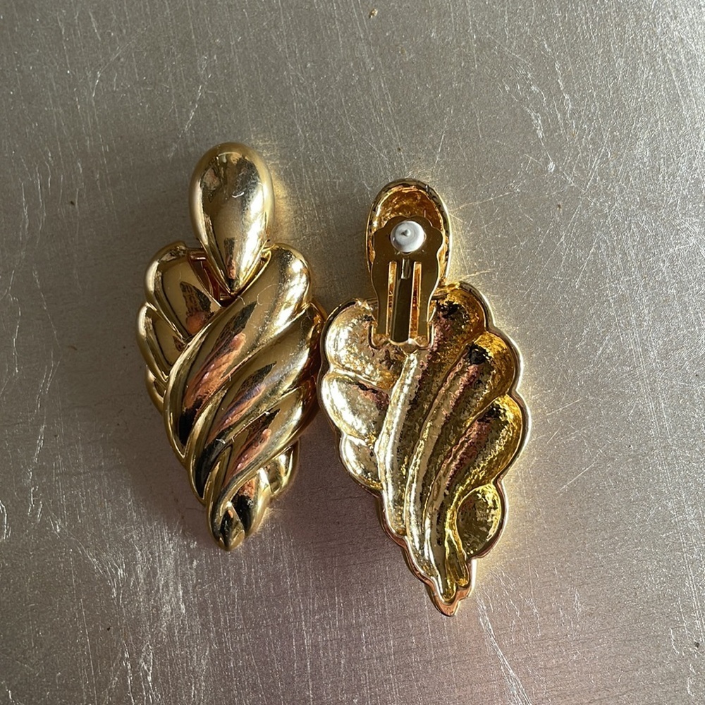 VINTAGE gold plated large chunky nugget CLIP EARRINGS 2 inches x 1 inch